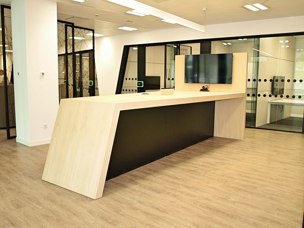 Madera: Mesa de proyecciones