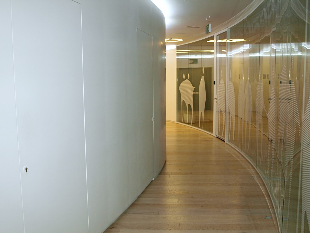 Superficies Sólidas: Implantación de Oficinas